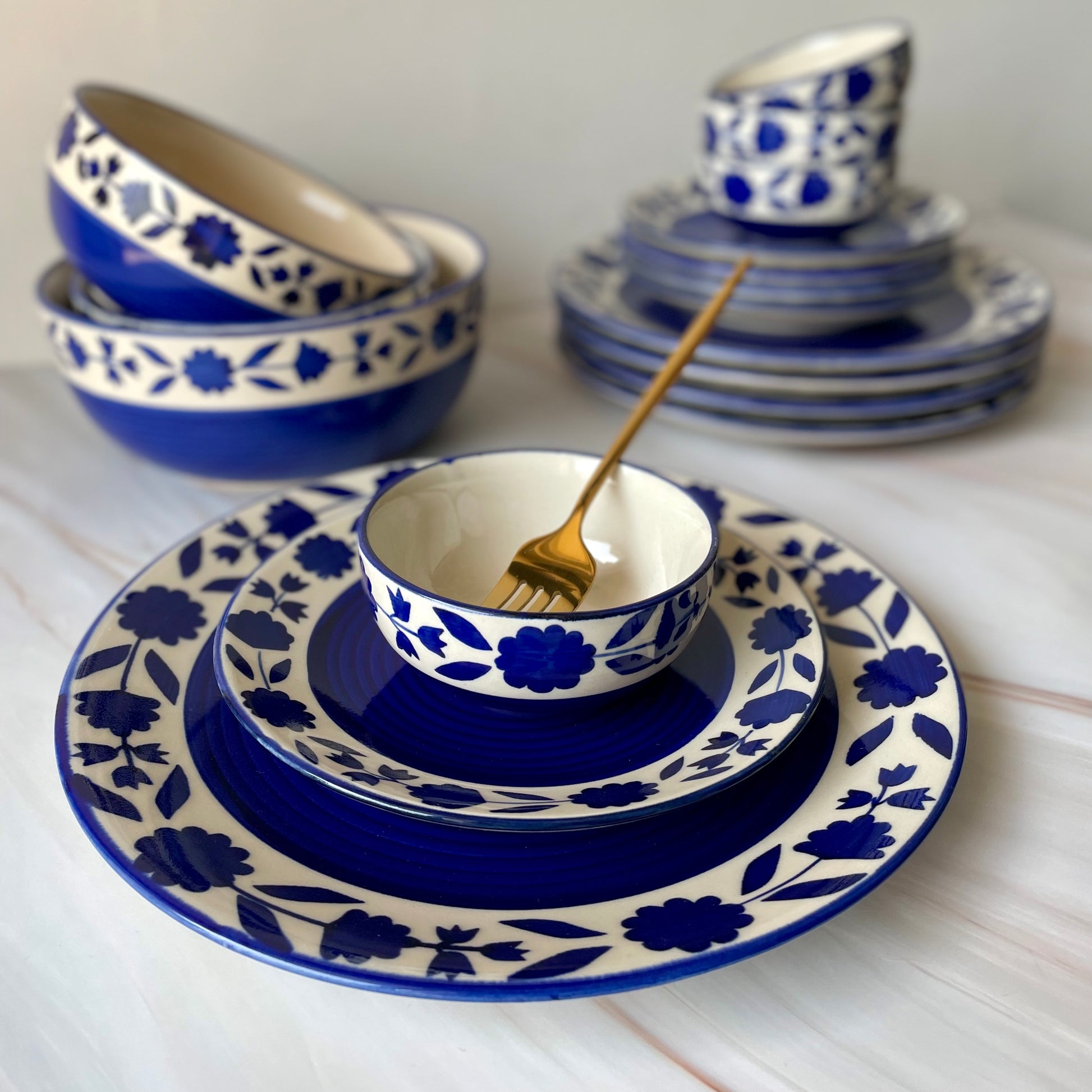 Blue floral dinner set